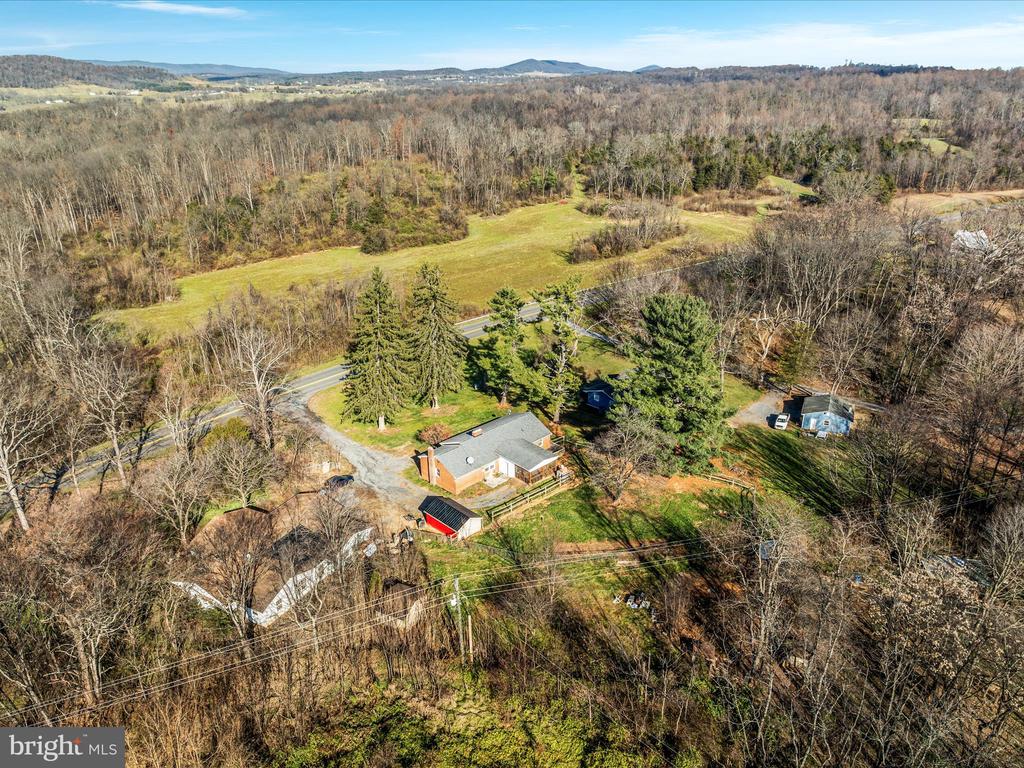 6729 Middle Rd