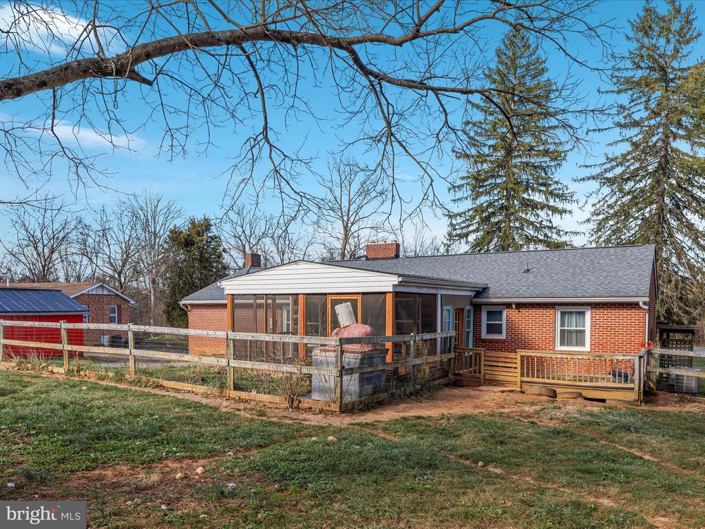 6729 Middle Rd