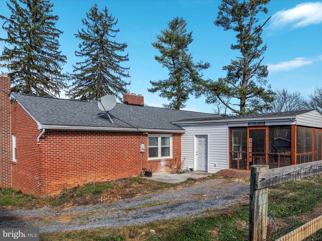 6729 Middle Rd