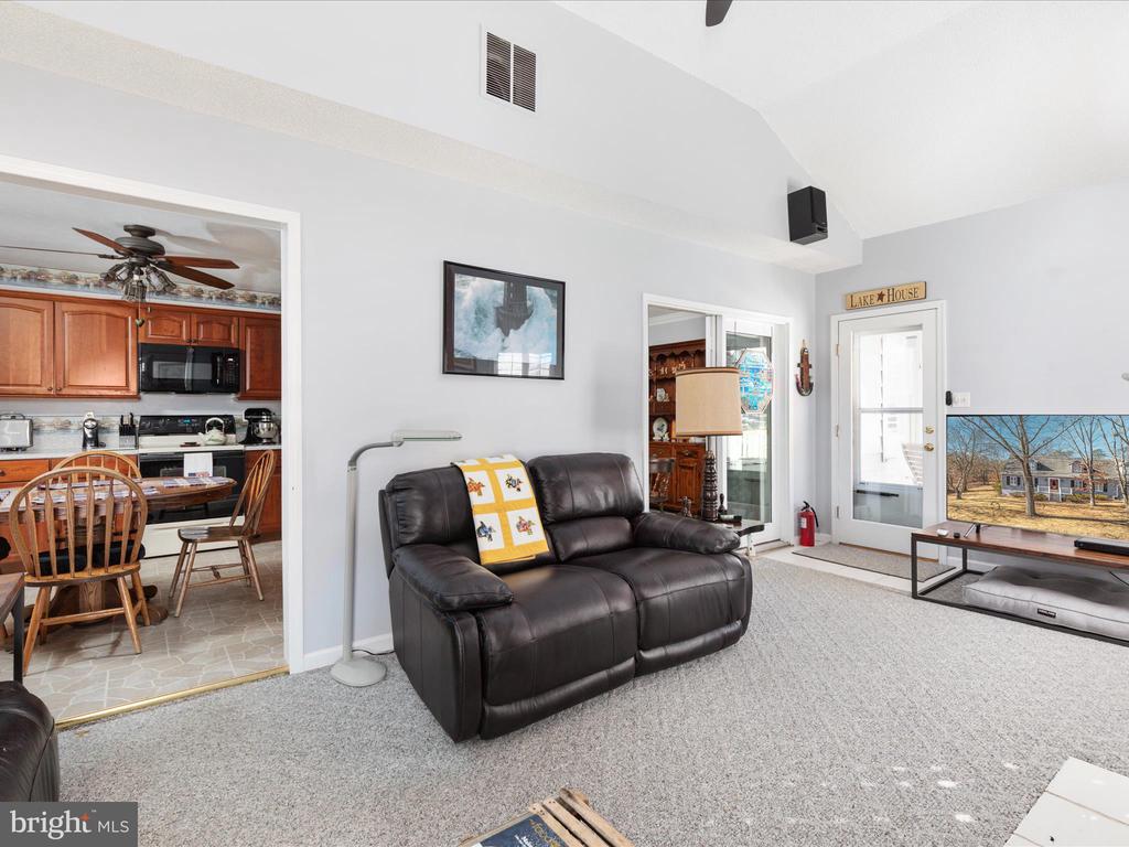 158 Lake Holiday Rd