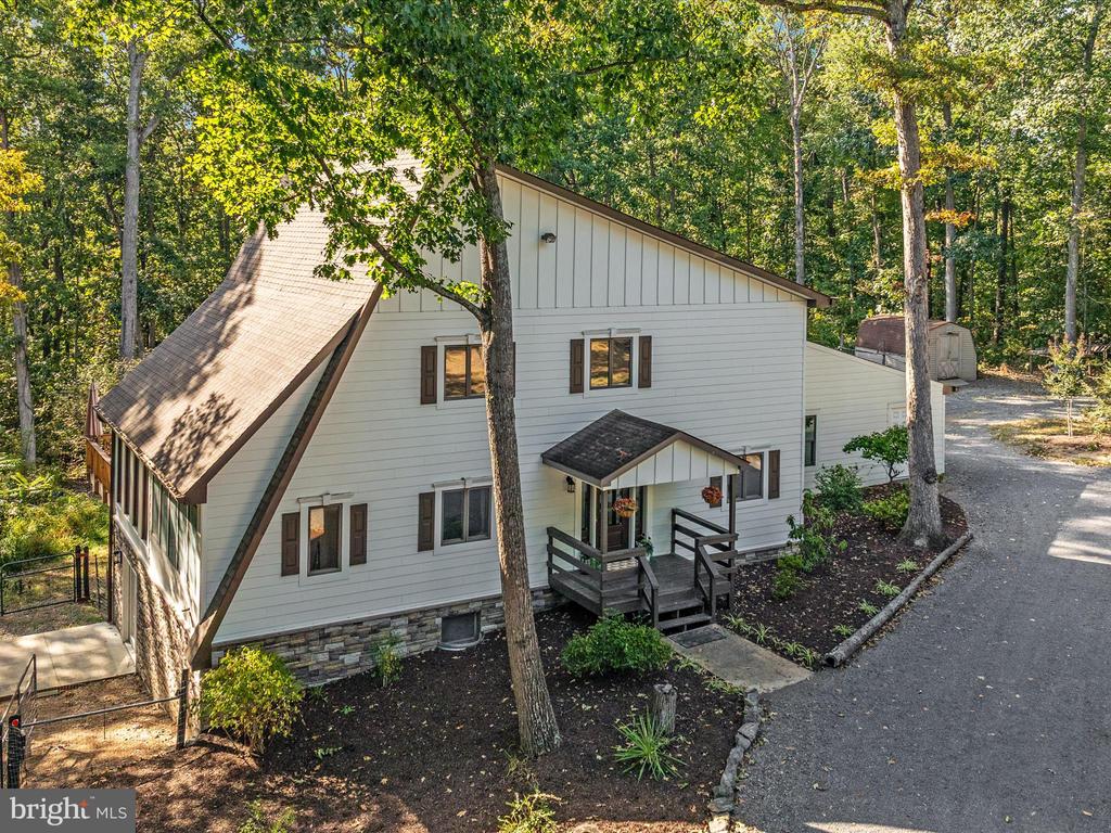 214 WALNUT DRIVE
