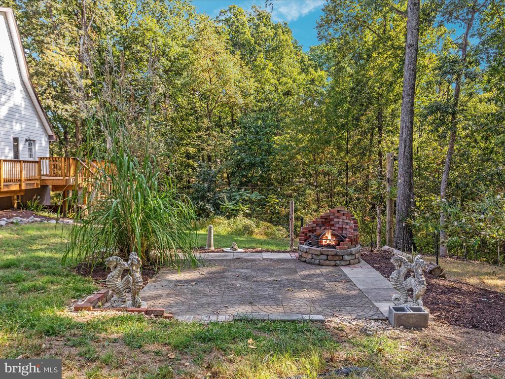 214 WALNUT DRIVE