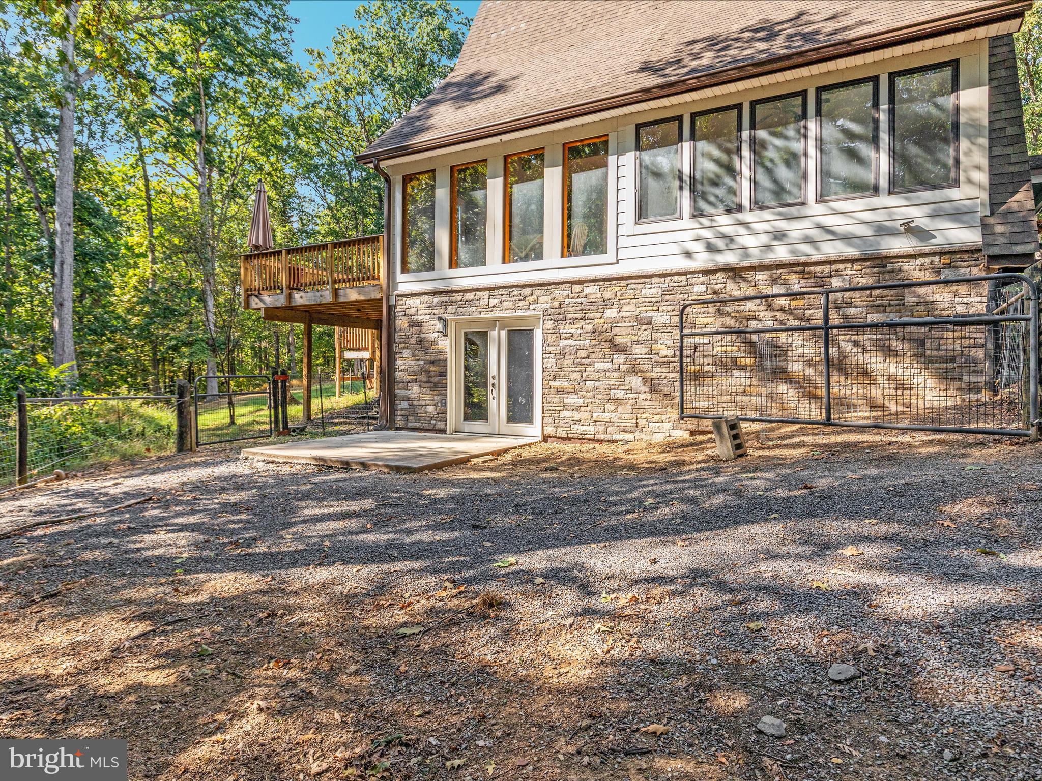 214 WALNUT DRIVE