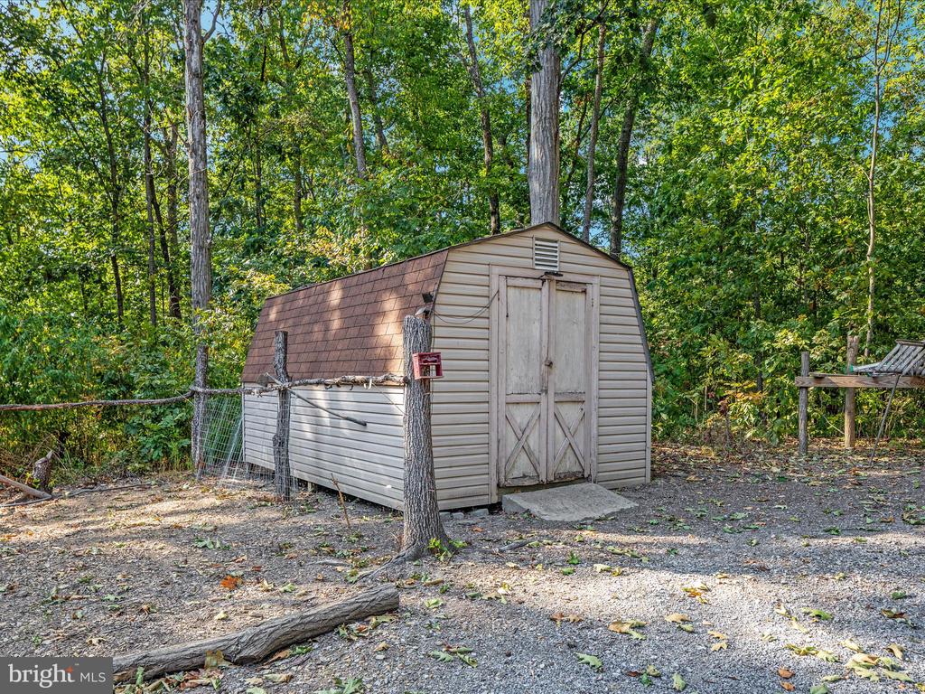 214 WALNUT DRIVE
