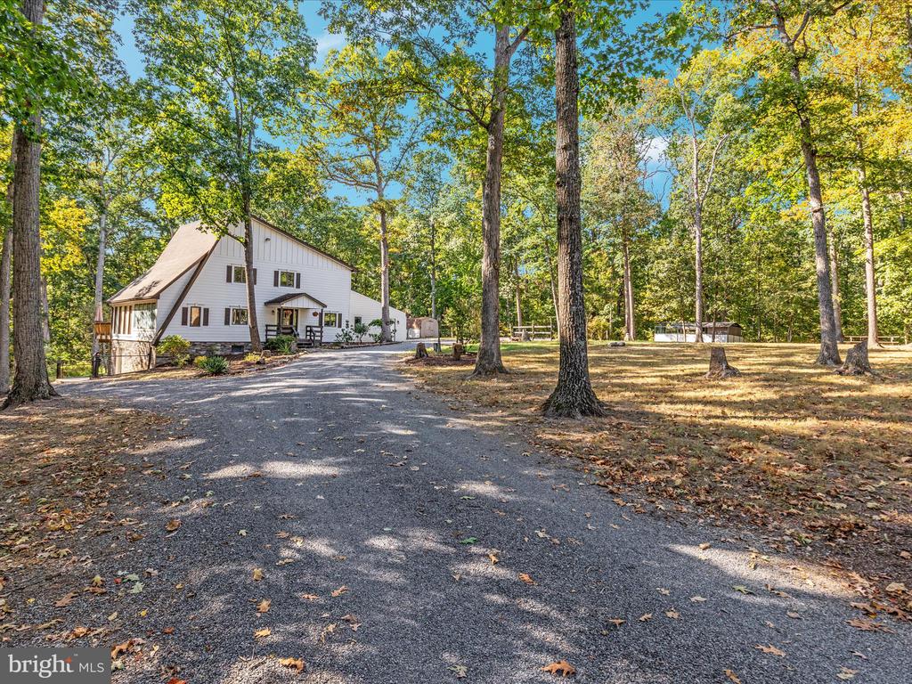 214 WALNUT DRIVE