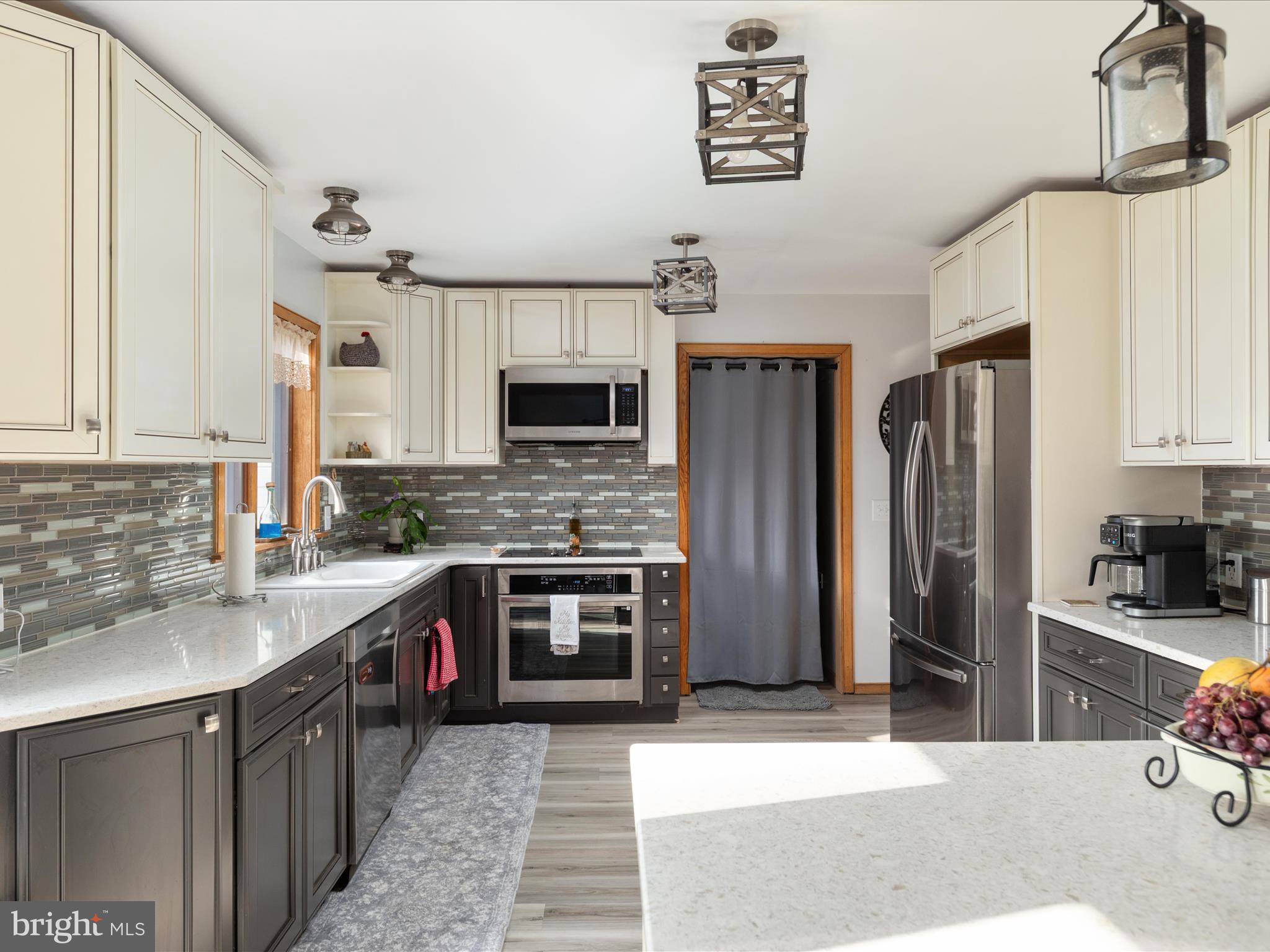 214 WALNUT DRIVE