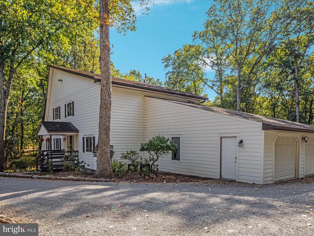 214 WALNUT DRIVE