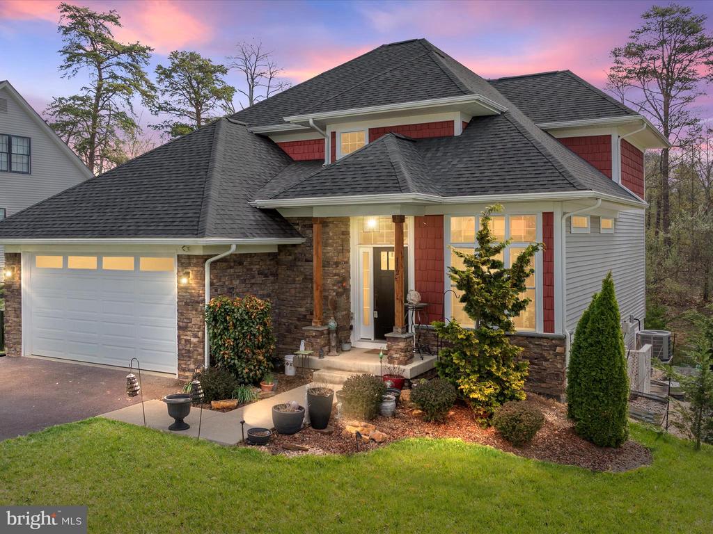 112 Colonial Dr