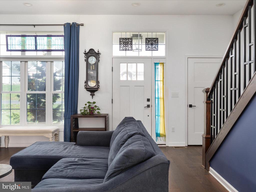 112 Colonial Dr