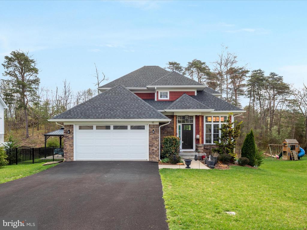 112 Colonial Dr
