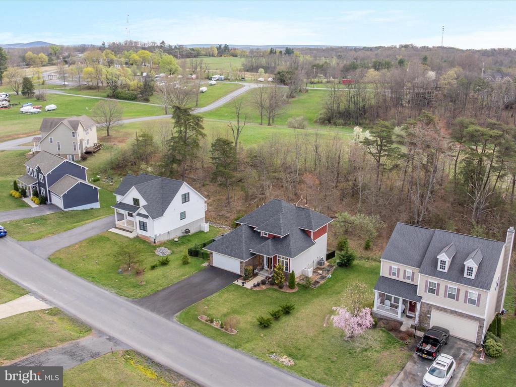 112 Colonial Dr