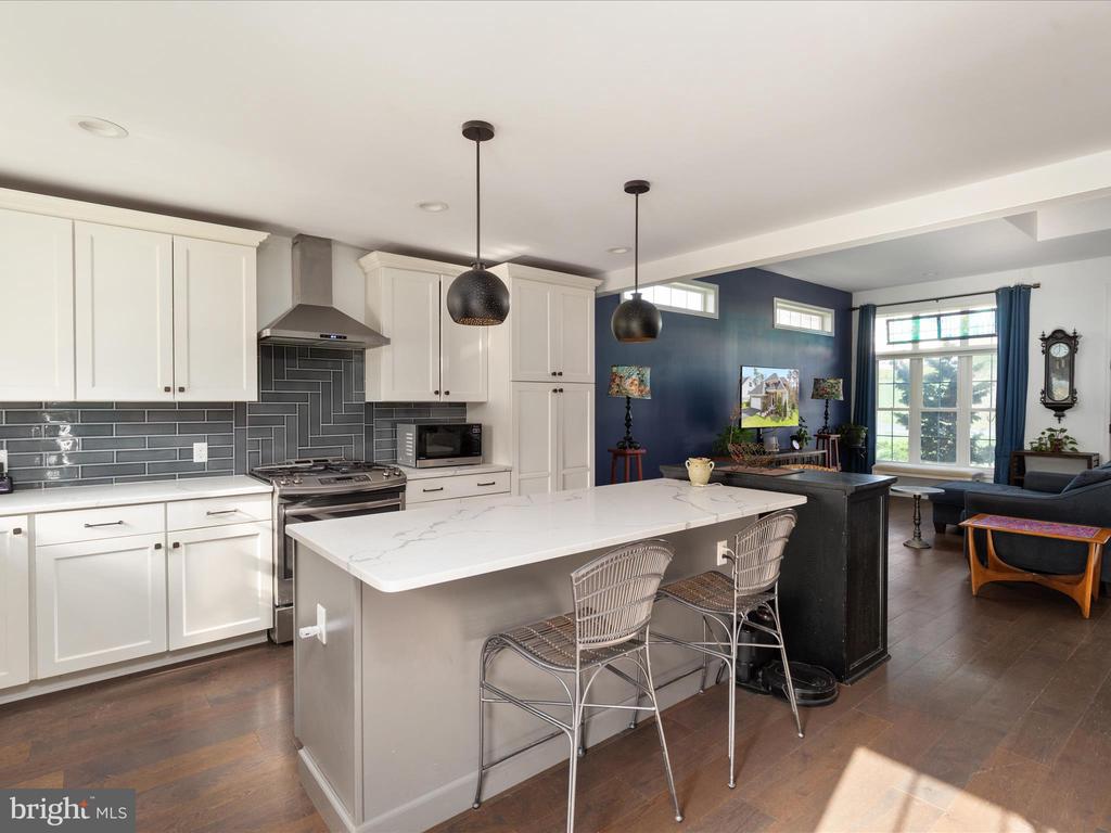 112 Colonial Dr