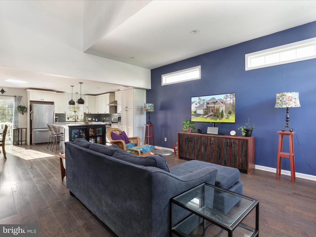 112 Colonial Dr