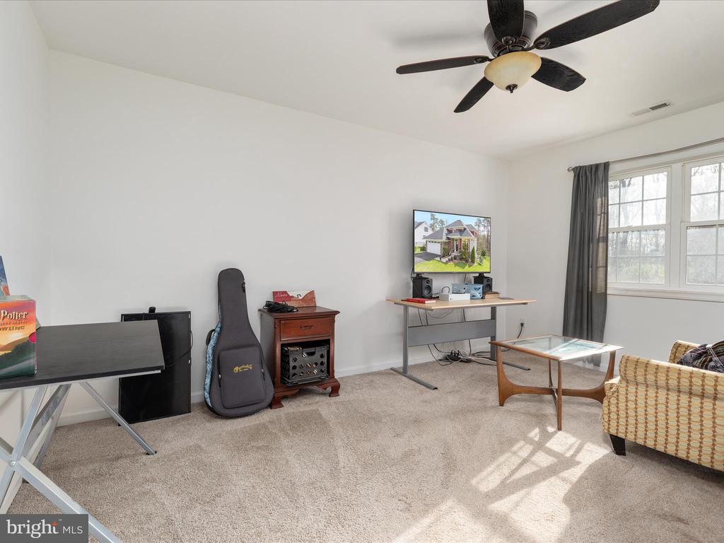 112 Colonial Dr