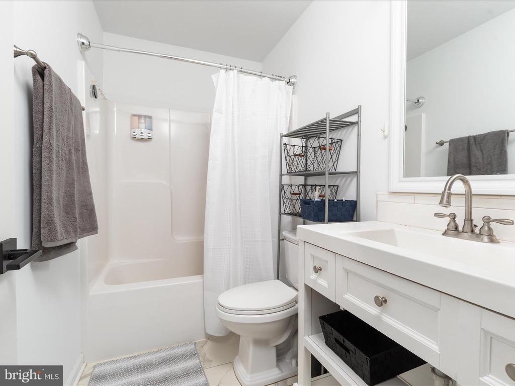 112 Colonial Dr