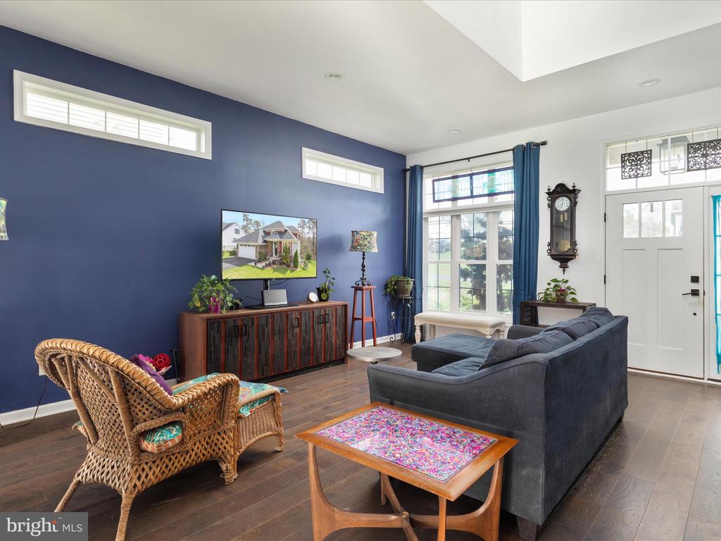112 Colonial Dr