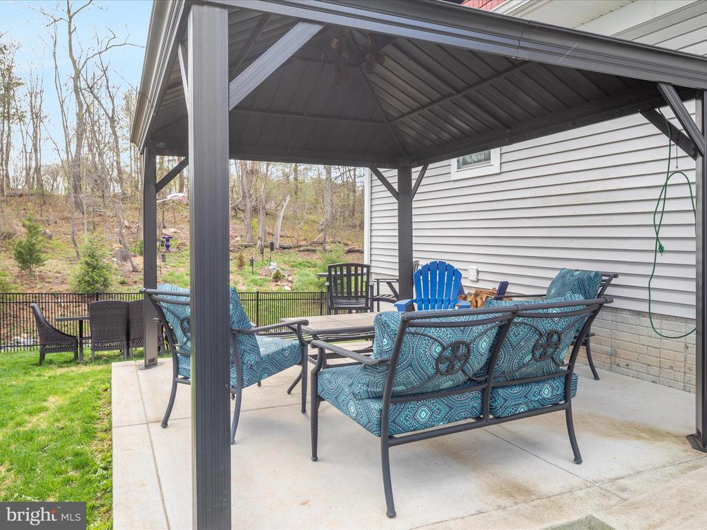 112 Colonial Dr