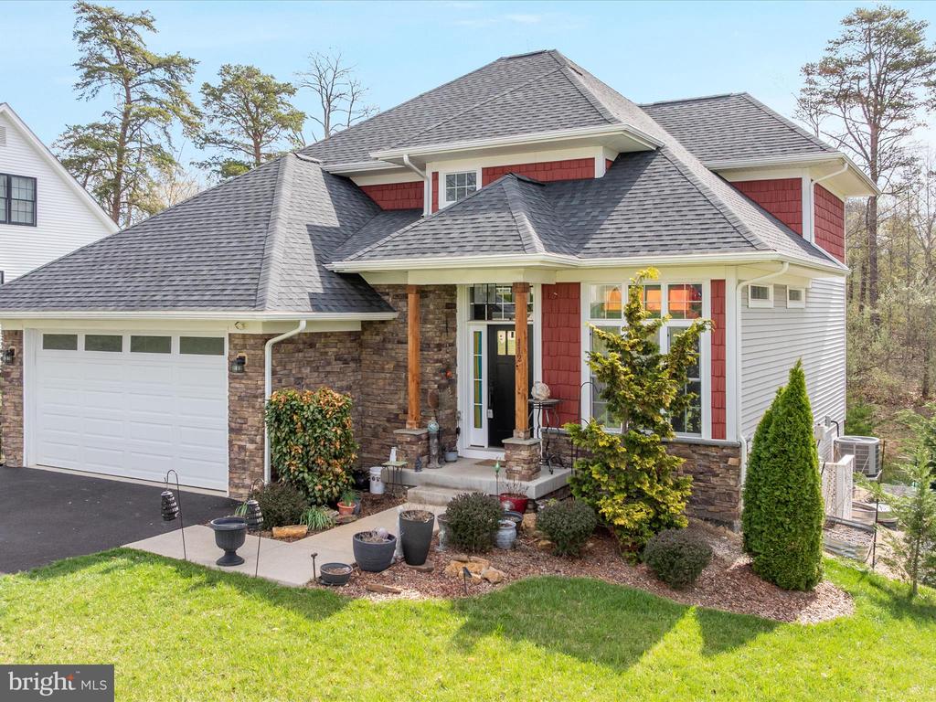 112 Colonial Dr
