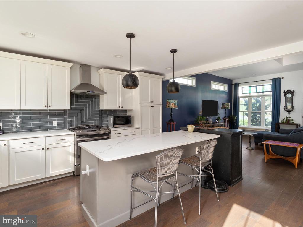 112 Colonial Dr