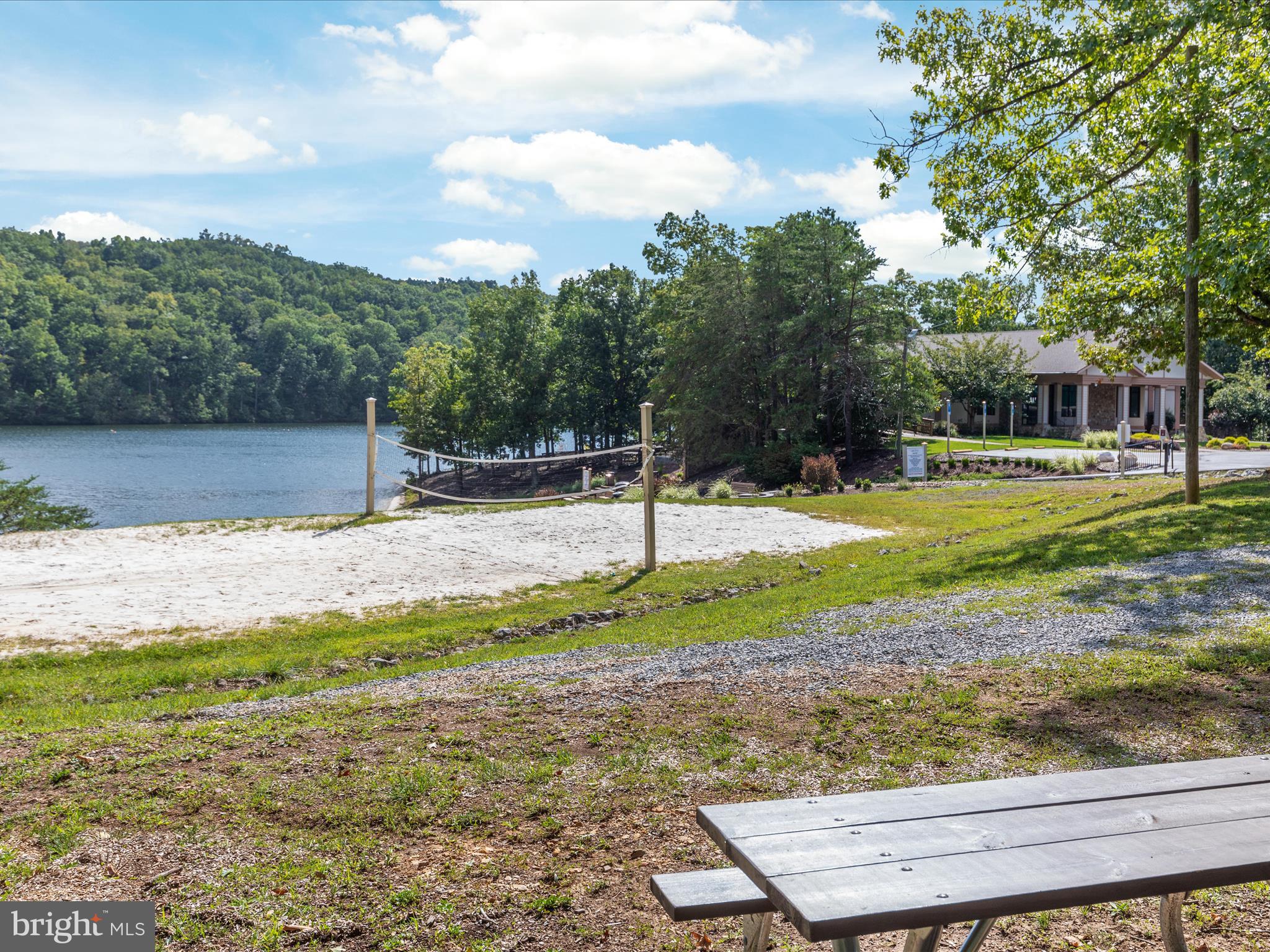 228 Sunset Cir
