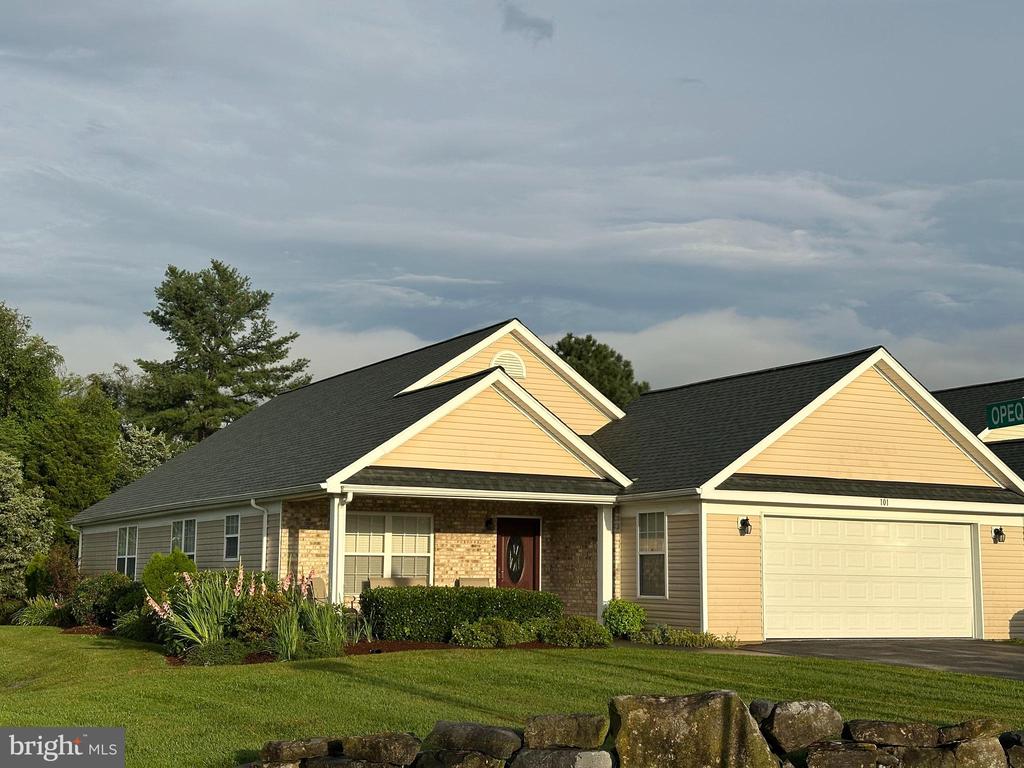 101 ROSEWOOD LANE