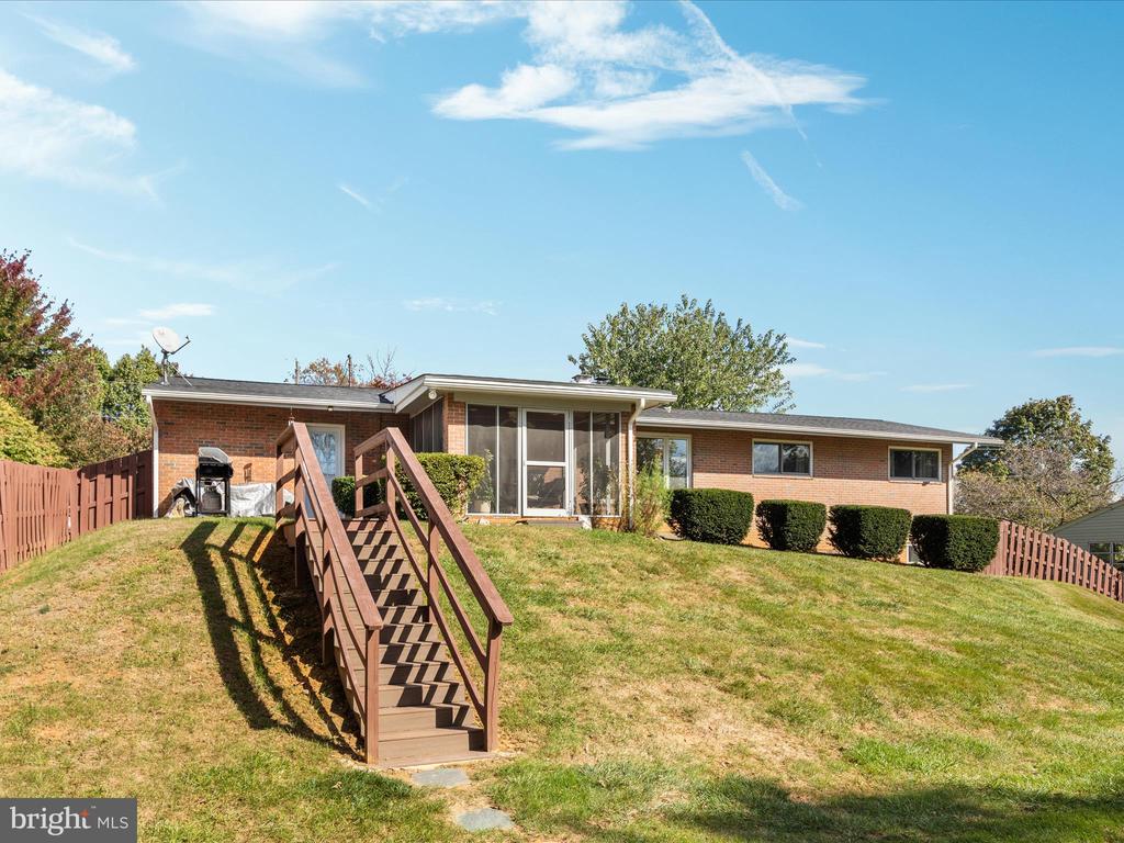 138 COUNTRY CLUB CIRCLE