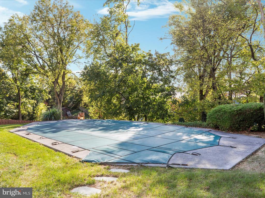 138 COUNTRY CLUB CIRCLE