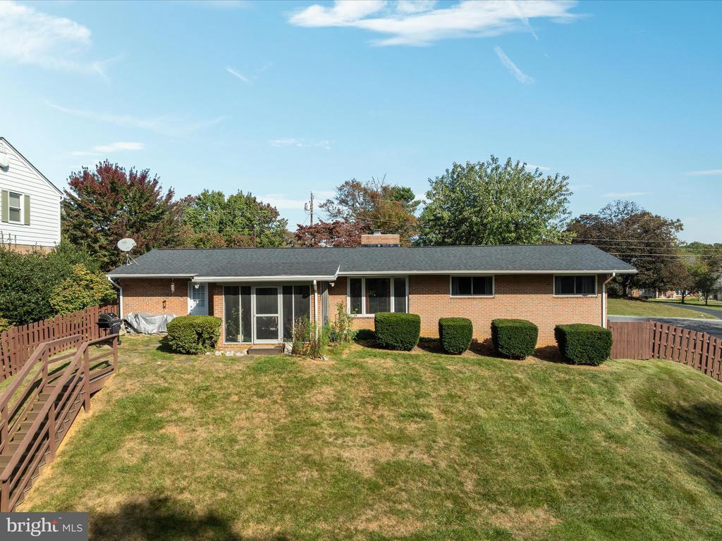 138 COUNTRY CLUB CIRCLE