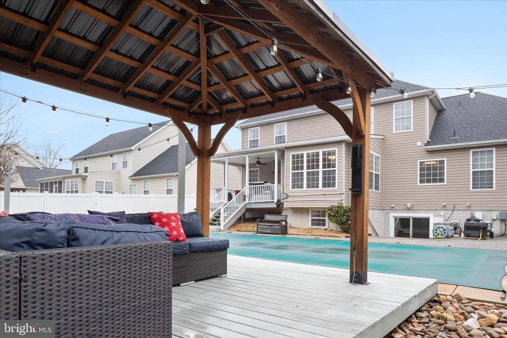 105 BARNSTON COURT