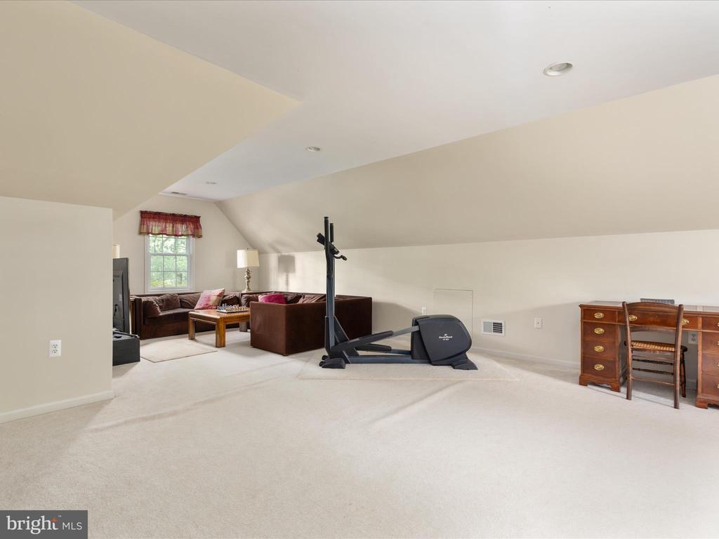 228 SUNSET CIRCLE