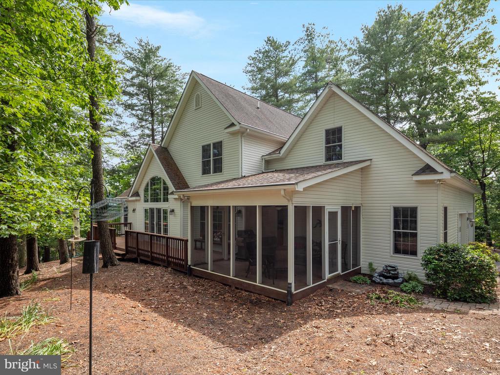228 SUNSET CIRCLE