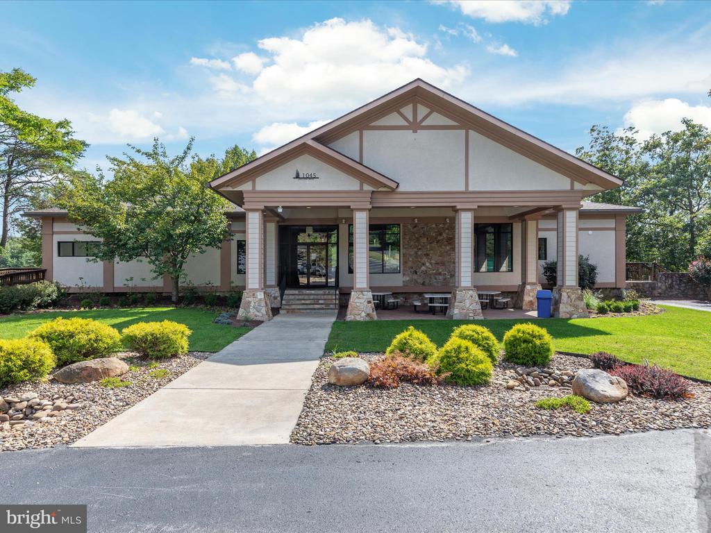 228 SUNSET CIRCLE