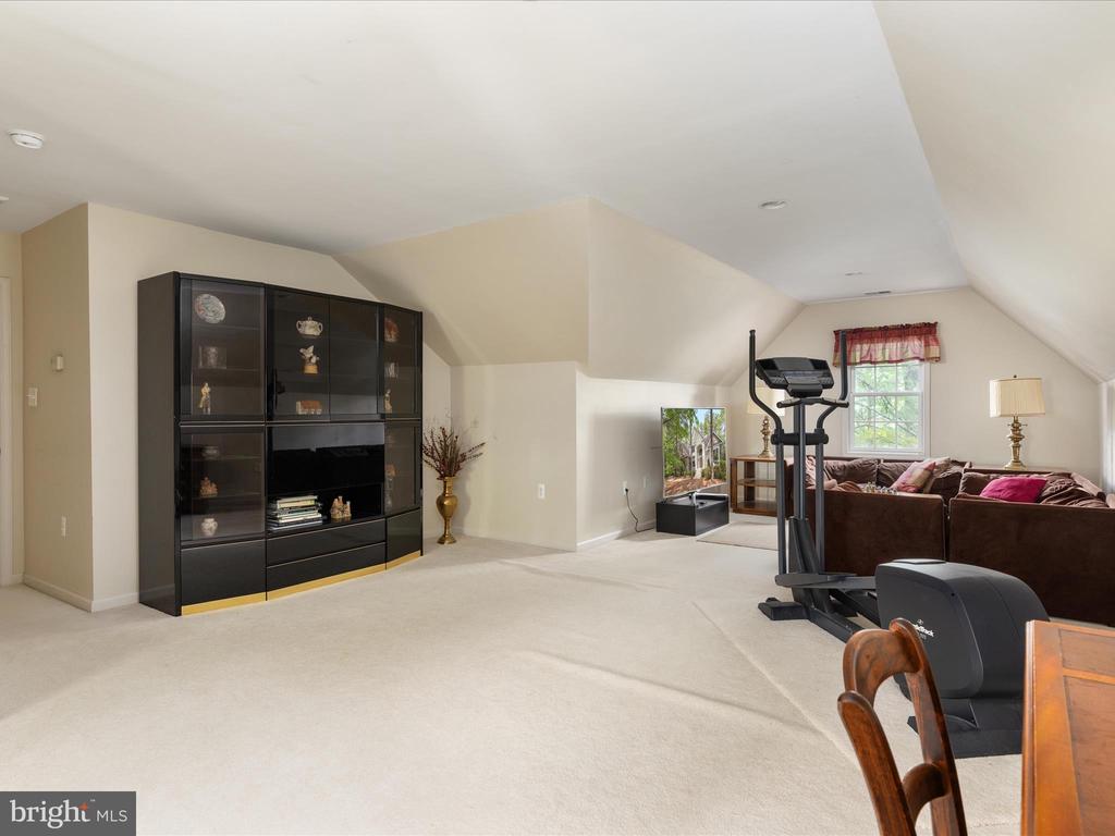 228 SUNSET CIRCLE