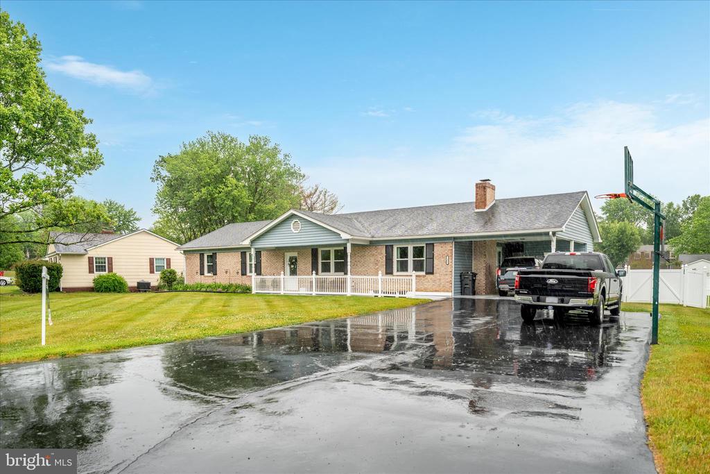 106 ESSEX CIRCLE