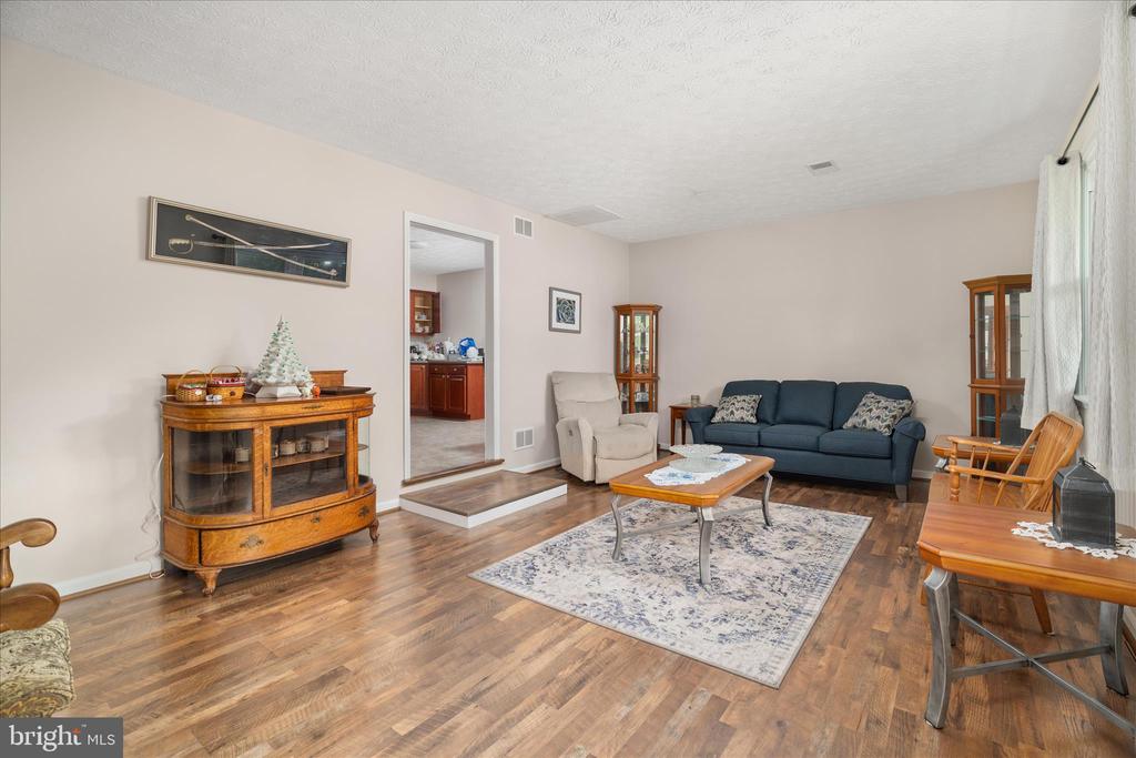 106 ESSEX CIRCLE
