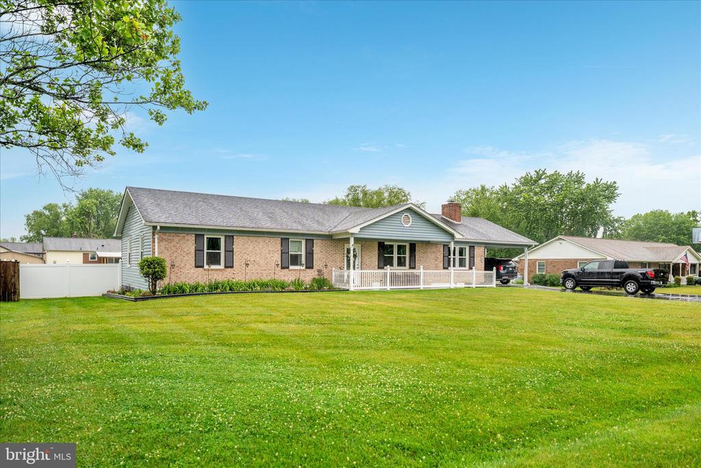 106 ESSEX CIRCLE