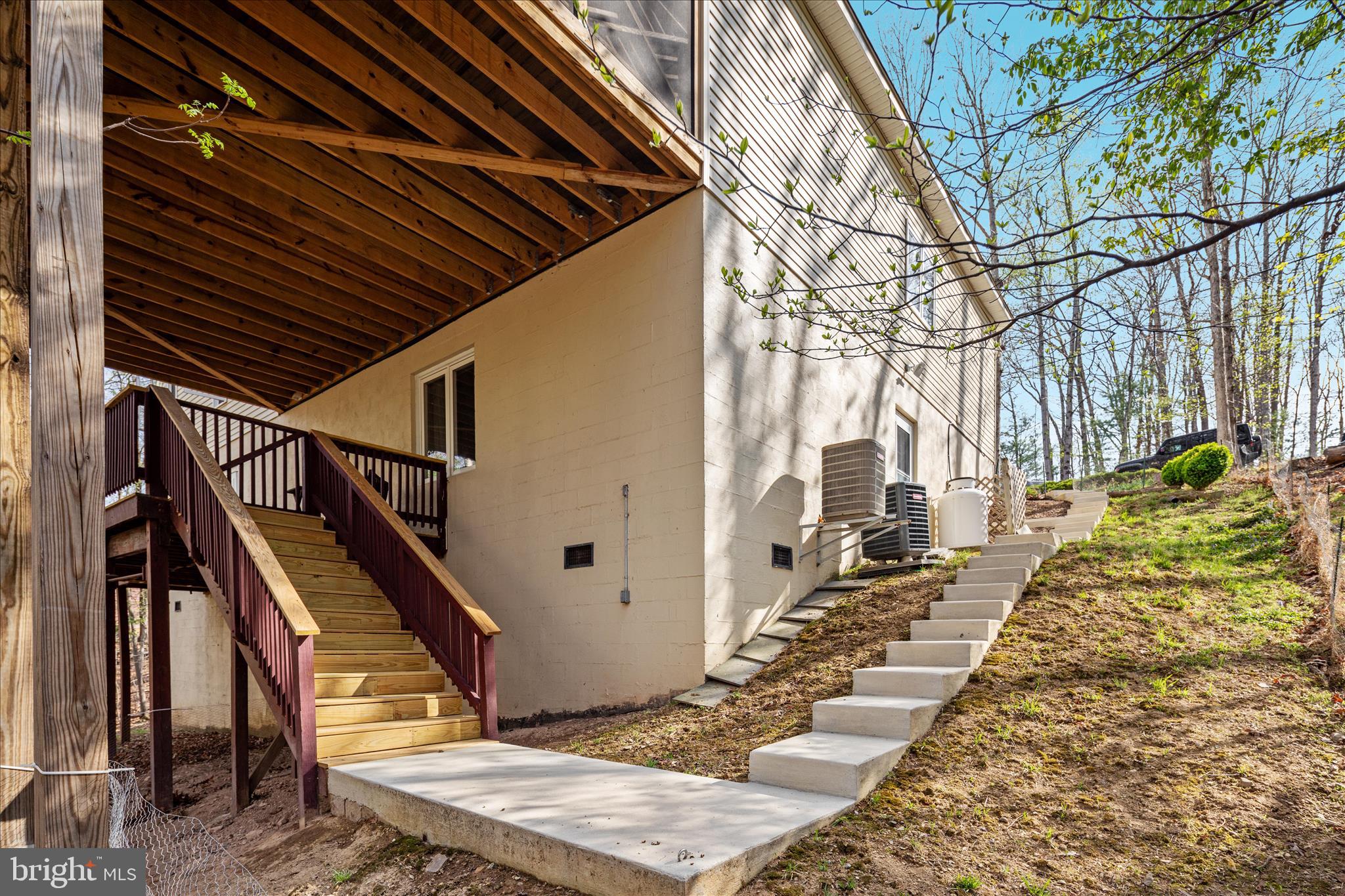 203 NORTHWOOD CIRCLE