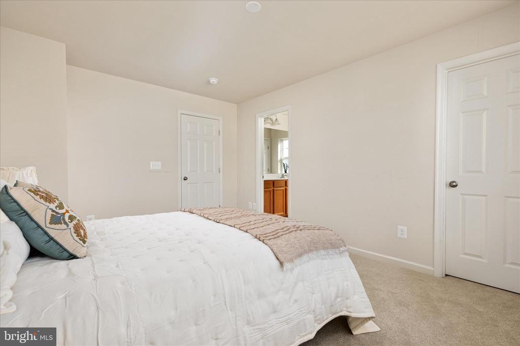 109 SPLENDOR GARDEN WAY