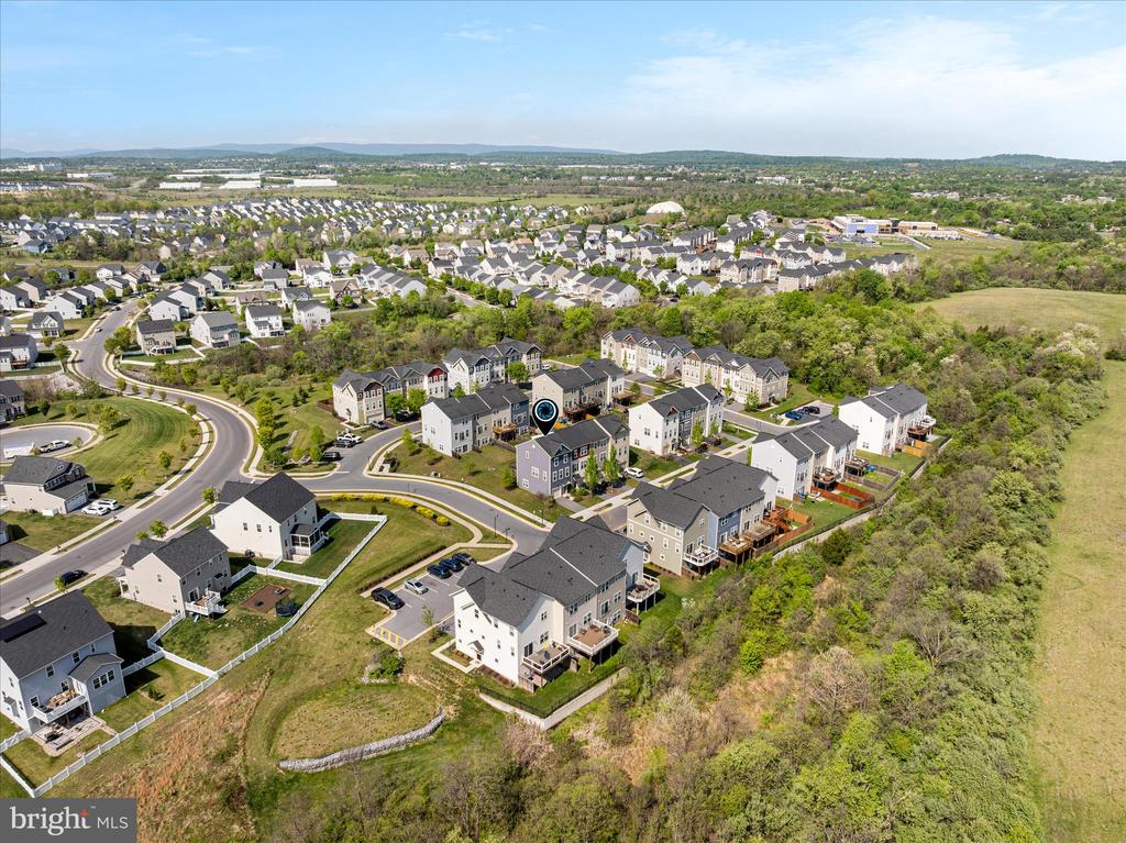 109 SPLENDOR GARDEN WAY