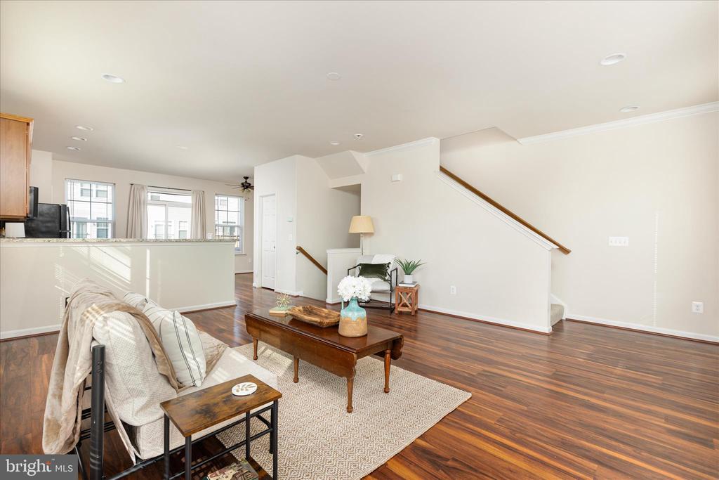 109 SPLENDOR GARDEN WAY