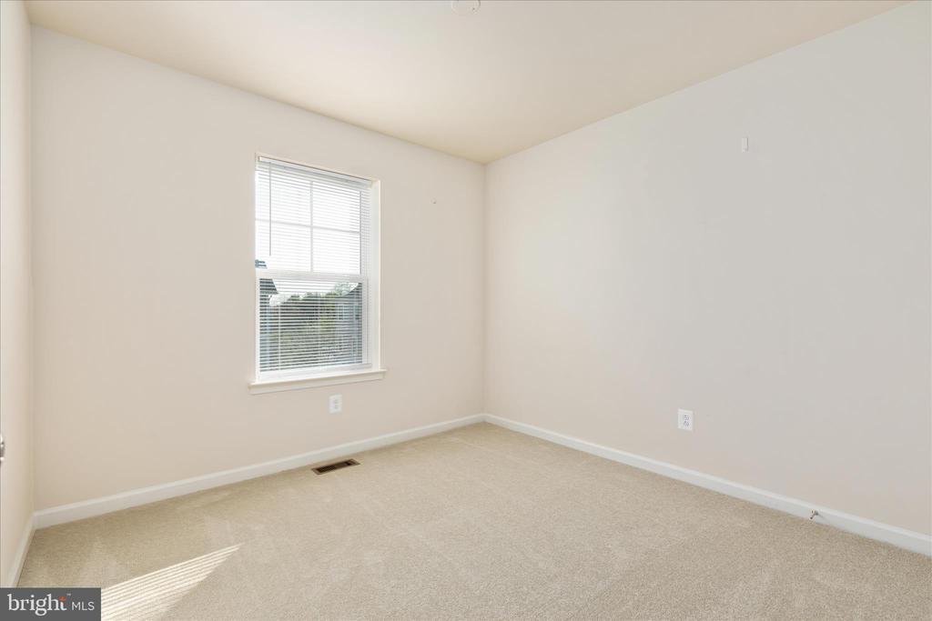 109 SPLENDOR GARDEN WAY