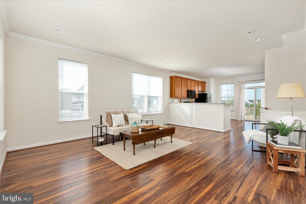 109 SPLENDOR GARDEN WAY