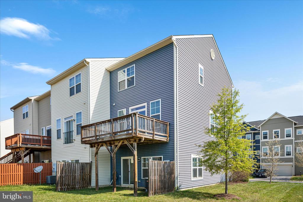 109 SPLENDOR GARDEN WAY