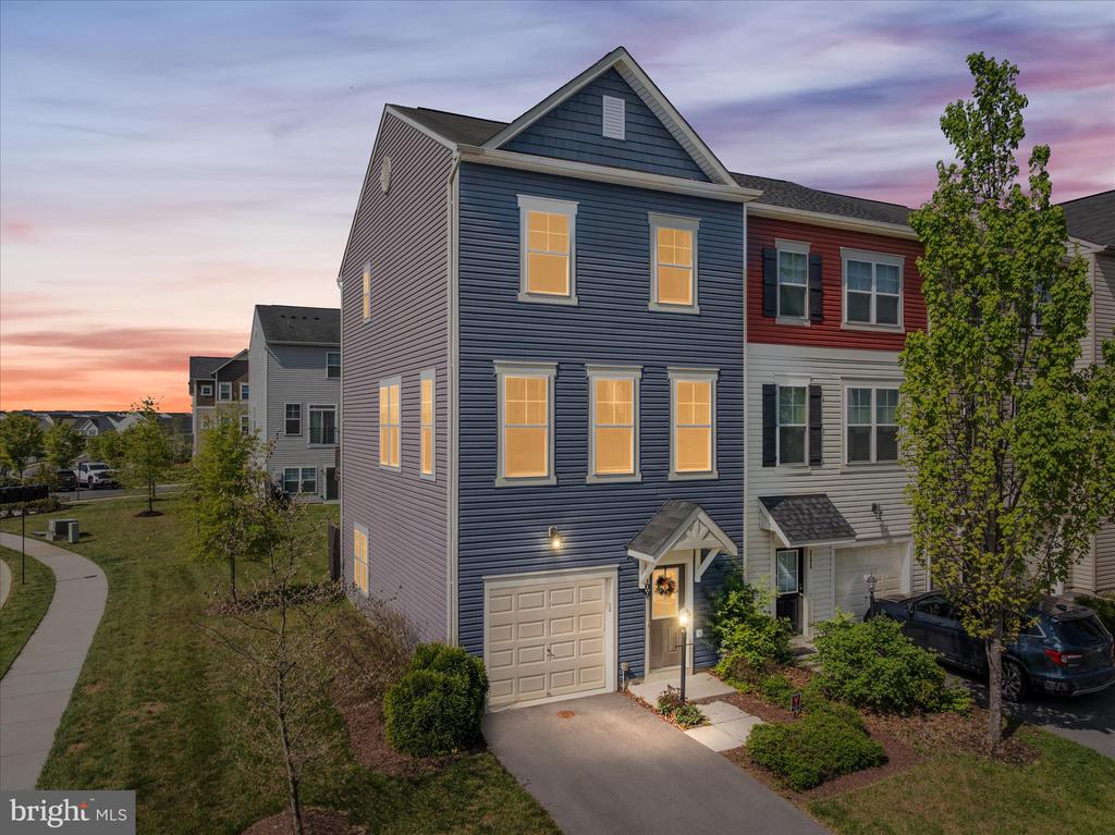 109 SPLENDOR GARDEN WAY