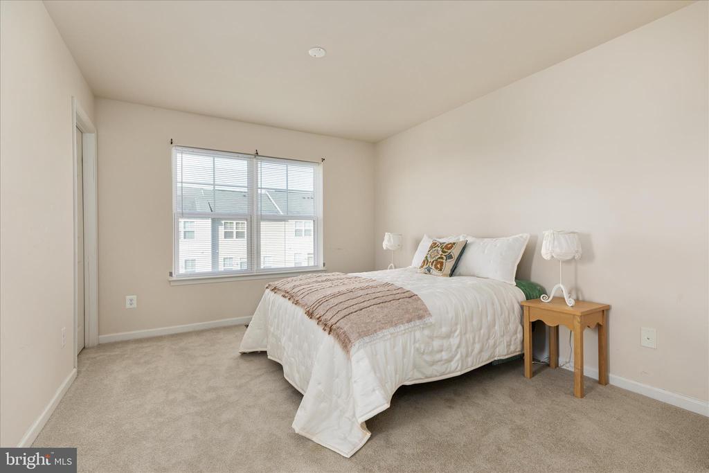 109 SPLENDOR GARDEN WAY
