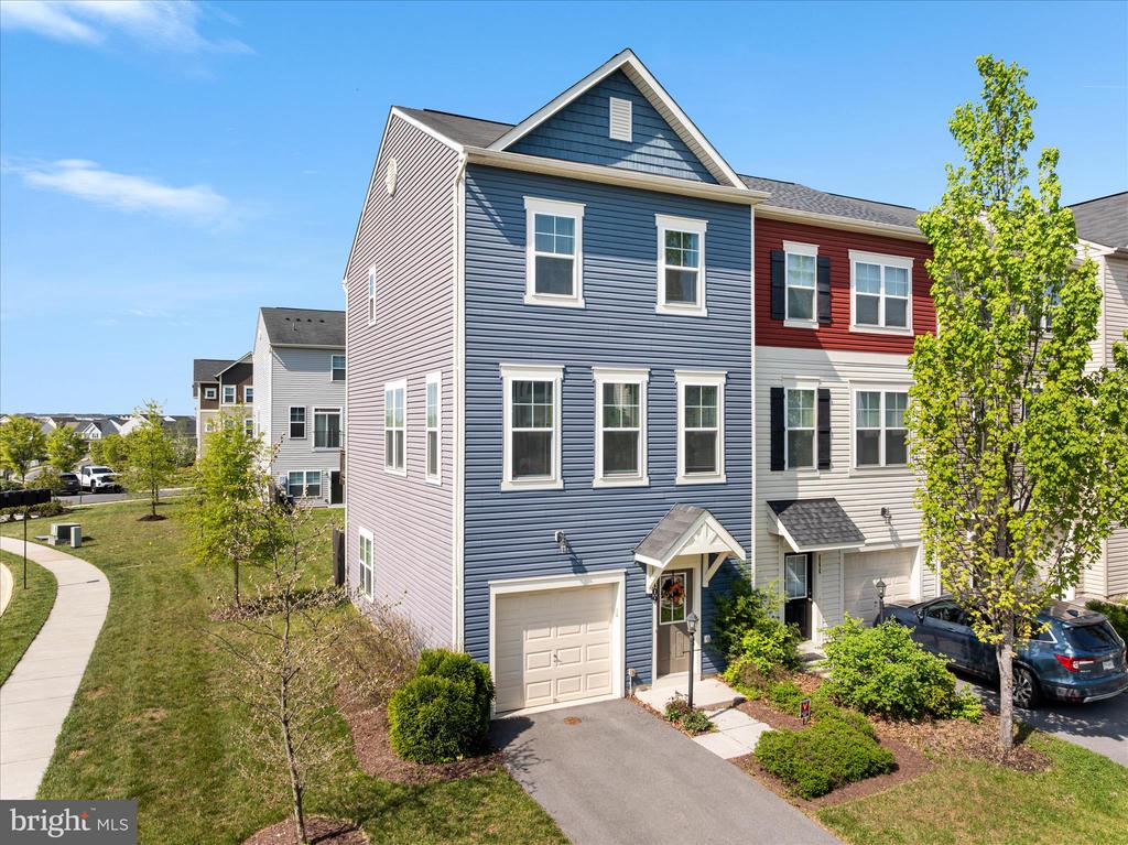 109 SPLENDOR GARDEN WAY