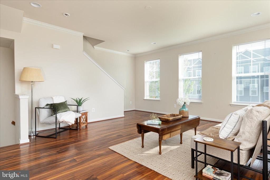 109 SPLENDOR GARDEN WAY