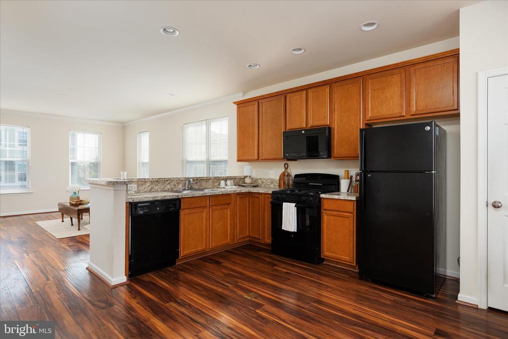 109 SPLENDOR GARDEN WAY