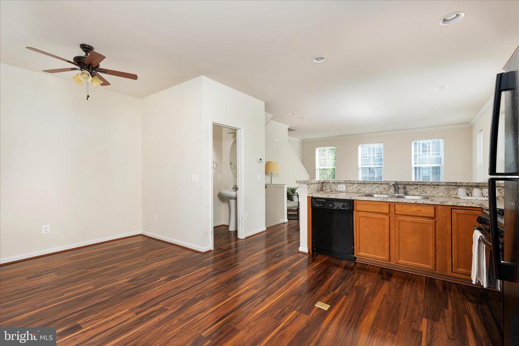 109 SPLENDOR GARDEN WAY
