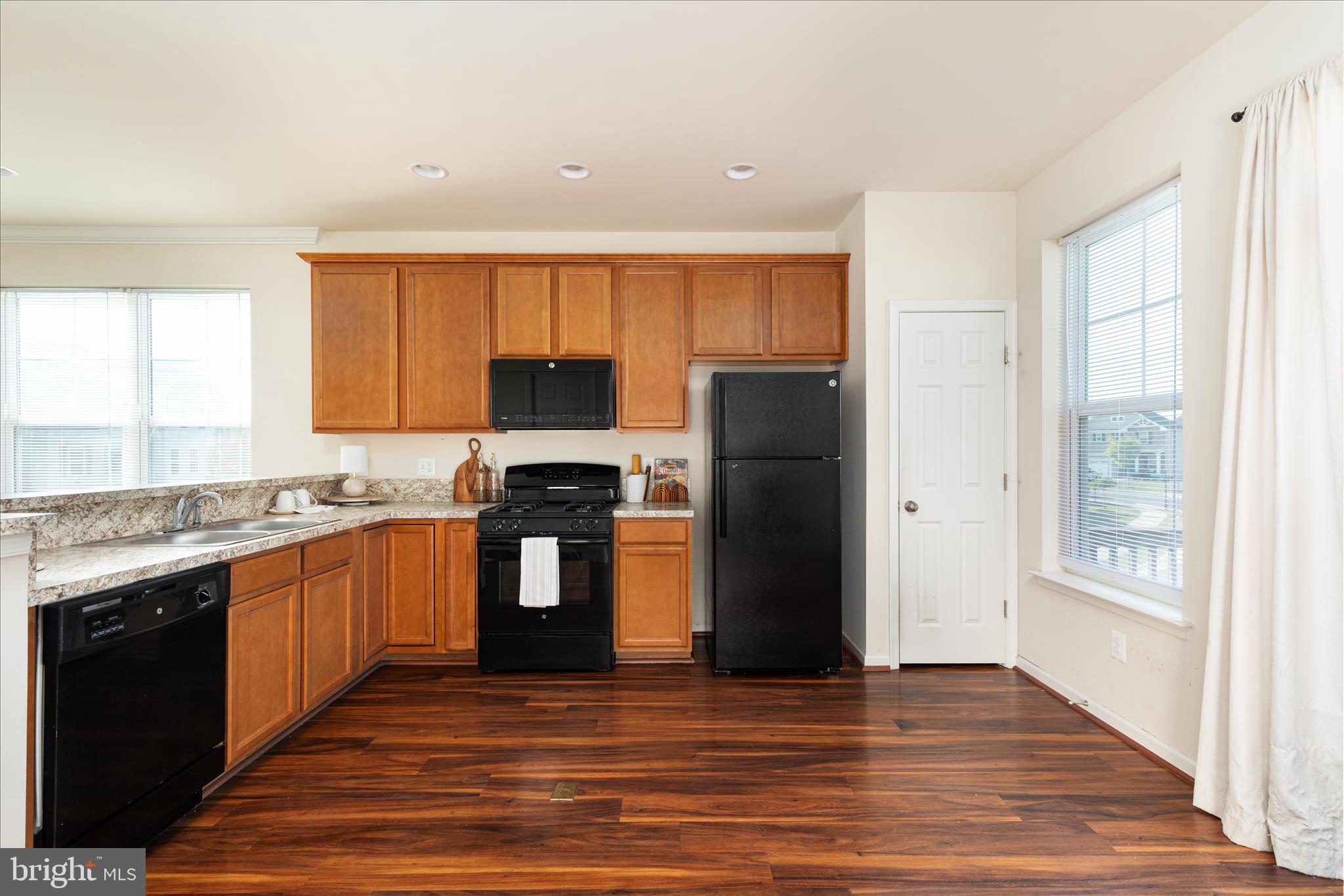 109 SPLENDOR GARDEN WAY
